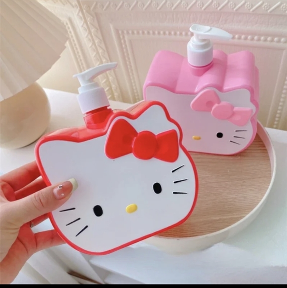 Hello Kitty Shampoo/Conditioner Pumps - Picture 2 of 5